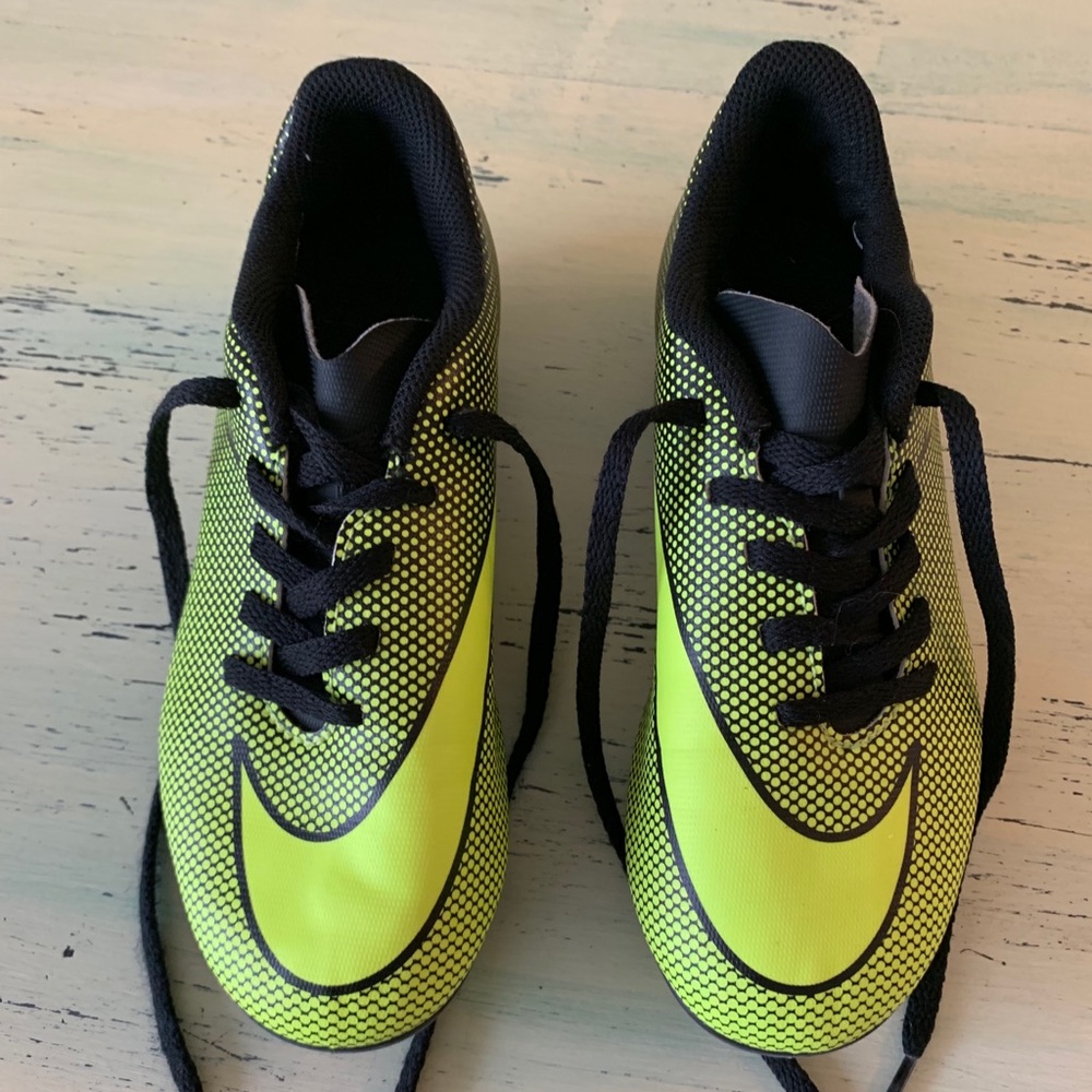 Nike Kids' Bravata II Firm Ground Soccer Cleats